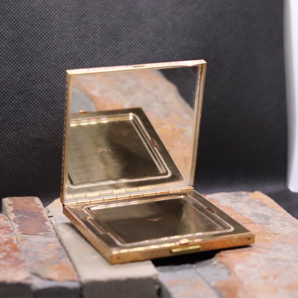 Vintage 1950s Volupte Powder Compact – Exotic Animal & Gold Foliate Design - Picture 12 of 14